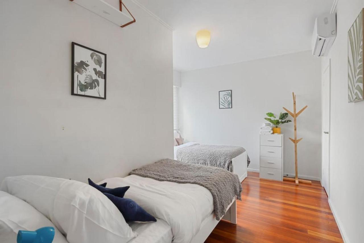 Amazing Home By Beach - Fully Aircon-Ed - Wifi Auckland Esterno foto